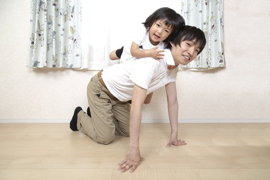 抱き着く Images – Browse 87 Stock Photos, Vectors, and Video | Adobe Stock