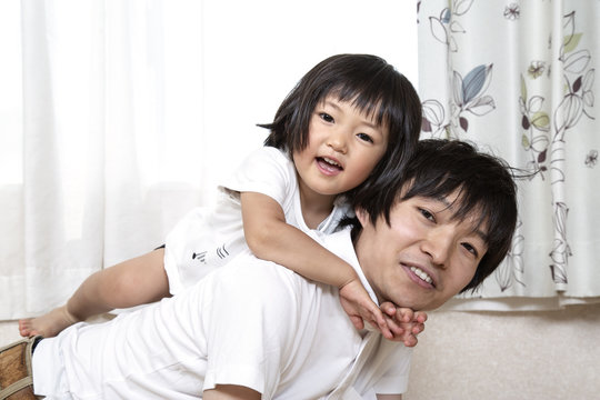 抱き着く Images – Browse 78 Stock Photos, Vectors, and Video | Adobe Stock