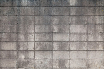 汚れたコンクリートのブロック塀