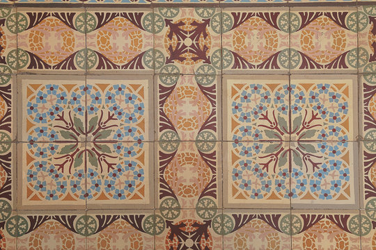 carreaux sol en ciment ancien &agrave; motifs et frises 