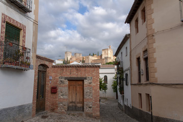 Fototapeta na wymiar paseo por las calles del antiguo barrio del Albaicín, Granada