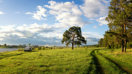 летний пейзаж на берегу уральской реки с палаткой, Россия, июнь © 7ynp100