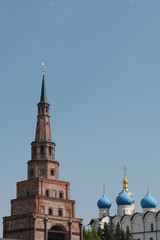 Fototapeta na wymiar tower of Syuyumbike in Kazan against the blue sky