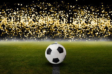 Fußball auf dem Rasen im Stadion vor hellen Lichtern