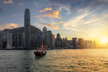 Fotobehang Hong-Kong Blick auf den Victoria Harbour und die Skyline von Hong Kong bei Sonnenuntergang