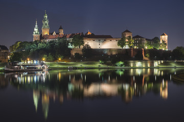 Fototapeta na wymiar Kraków nocą - Wawel Wisła
