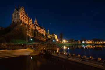Das Hohenzollernschloss bei Nacht