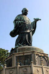 Obraz premium 日蓮上人銅像（福岡市）