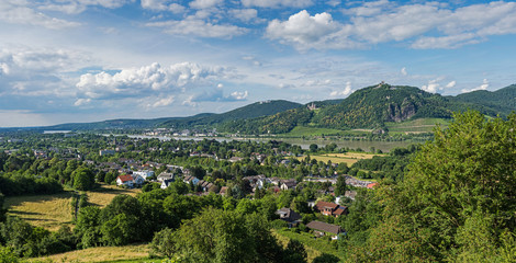 Blick zum Siebengebirge im Sommer; Deutschland