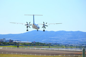 プロペラ機でGO