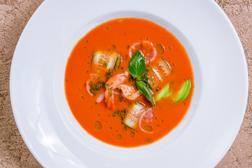 Tomato salad with shrimp