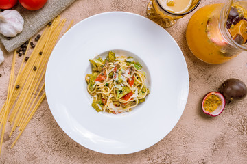 Spaghetti with broccoli and tomatoes