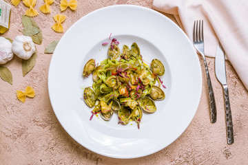 Green pasta with shrimp and mussels