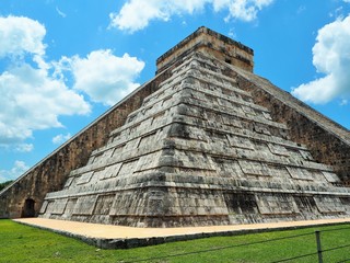 Fototapeta na wymiar Chichen Itza ruins in Mexico