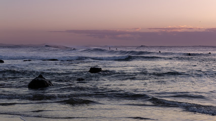 Obraz premium surfers with an early morning sky