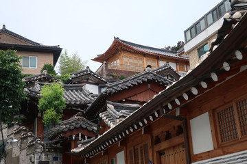 Fototapeta na wymiar Bukchon Hanok Village in Seoul 