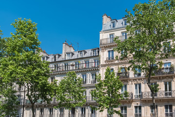 Fototapeta na wymiar Paris, beautiful building, typical parisian facade in the Marais 