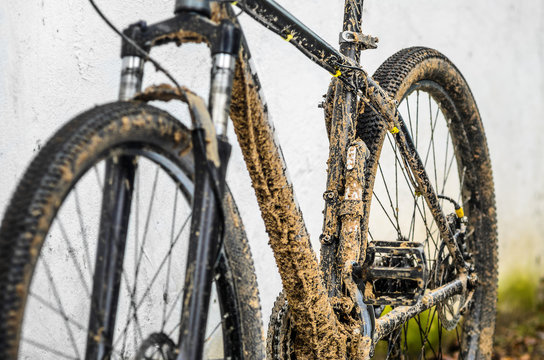 Fototapeta Dirty Bicycle Suspension Fork After Riding in Bad Weather. Dirt and Oil Stains on the Legs of the Mountain Bike Fork