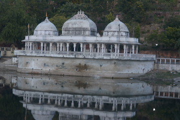 Fototapeta premium Lakeview with old Indian architecture