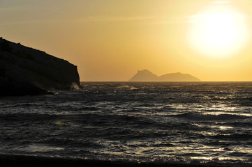 Fototapeta na wymiar Sonnenuntergang, Bucht, Strand von Matala, Matala, Kreta, Griechenland, Europa