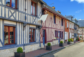 Fototapeta na wymiar Street in Beuvron-en-Auge, France