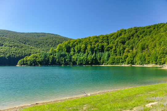 Irati, embalse de Isaba, Navarra, Espa&ntilde;a