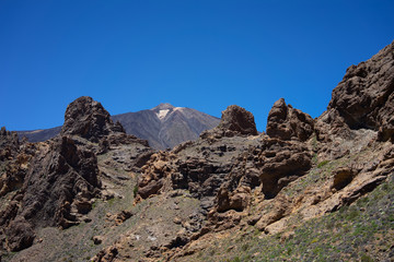Fototapeta na wymiar Teide peak and Roques de Garcia, Tenerife