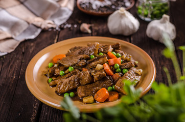 Pork medallions with vegetable and soy garlic sauce