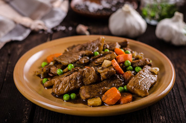 Pork medallions with vegetable and soy garlic sauce