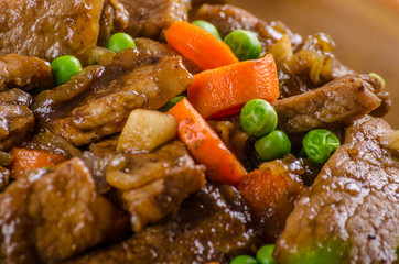 Pork medallions with vegetable and soy garlic sauce