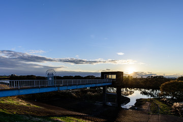 取水搭と夜景