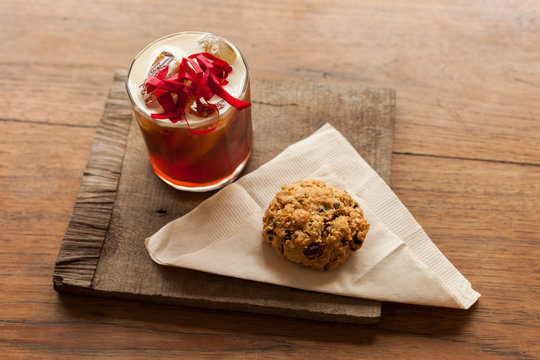 Cold brew coffee and cookie