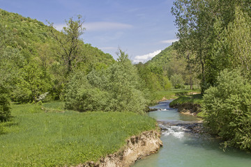 Fototapeta na wymiar Wanderung entlang des Flusses Mirna