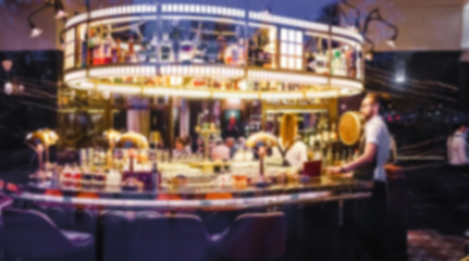 Naklejka premium Blurred Luxury bar counter of restaurant