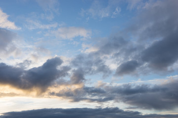 Mitternachtssonne in der Region bei Húsavík / Island 