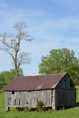 Obraz premium Old abandoned farm building