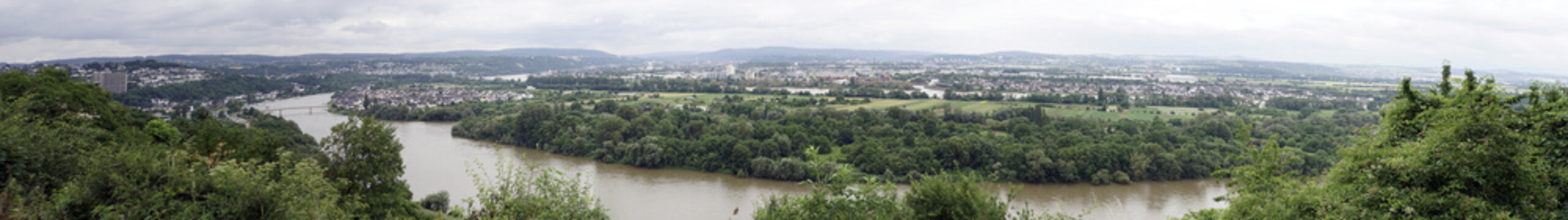 Blick auf das Rheintal und die Rheininsel Niederwerth