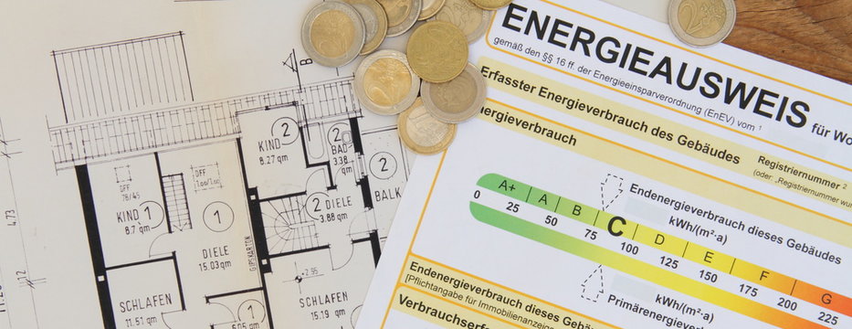 Energieausweis mit Geld Panorama