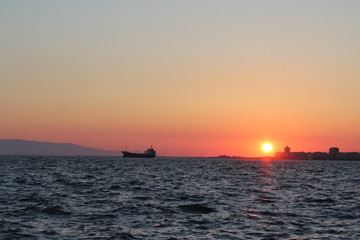 Naklejka na ściany i meble Turkey Aegean Sea: view from the city embankment of the cordon at sunset
