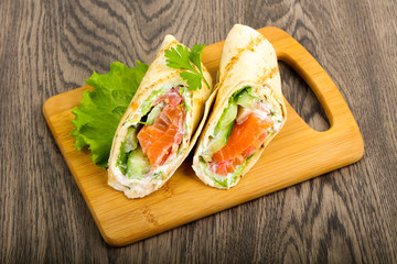 Salmon bread roll