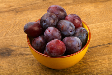 Plums in the bowl