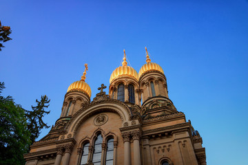 Fototapeta na wymiar The golden domes of the Russian Orthodox Church of St. Elizabeth in Wiesbaden on the Neroberg