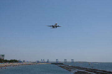 海浜公園と飛行機