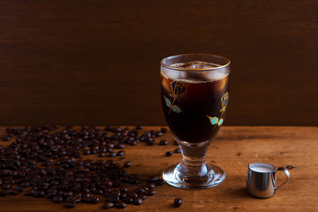 レトロなグラスのアイスコーヒー