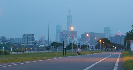 Fototapeta na wymiar Taipei city river side in the evening