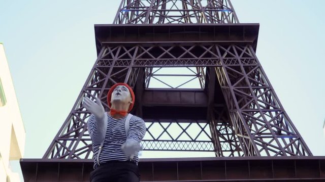 Funny mime tourist photograph himself at Eiffel tower background