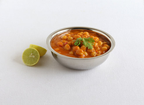 Chana dal masala or chickpea curry is a healthy, vegetarian, traditional and delicious Indian side dish for items like chapati and roti.