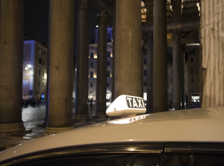 night taxi at the Pantheon of Rome