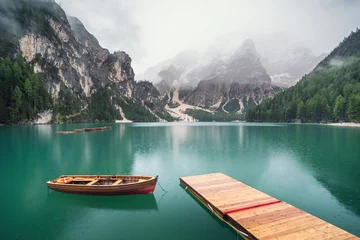 Foto auf Alu-Dibond See im Gebirgstal im Italien. Schöne Naturlandschaft in den Italien-Bergen. © biletskiyevgeniy.com