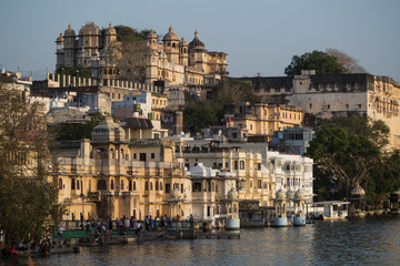 Obraz premium Udaipur Pichola lake and palace view in Rajastan, India